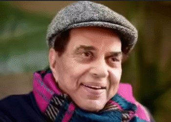 Bollywood: News of veteran actor's death is false: Actor Dharmendra's health is improving