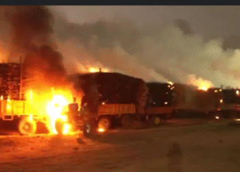 Protest: Farmers' tractors set on fire in Mudhol: Outrage as trolley demolished