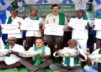 Bangalore: The struggle of sugarcane growers has reached its peak.