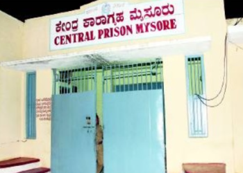 More than a hundred mobile phones found in central jail