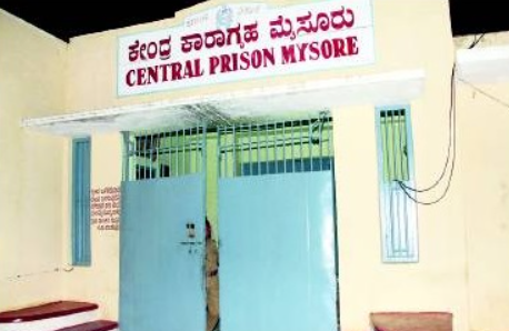 More than a hundred mobile phones found in central jail