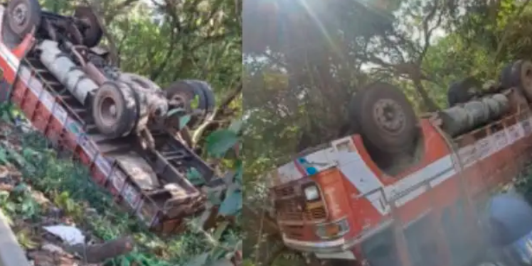https://tulutimes.com/4275/mangaluru/a-lorry-suddenly…ned-into-a-ditch/ ‎
