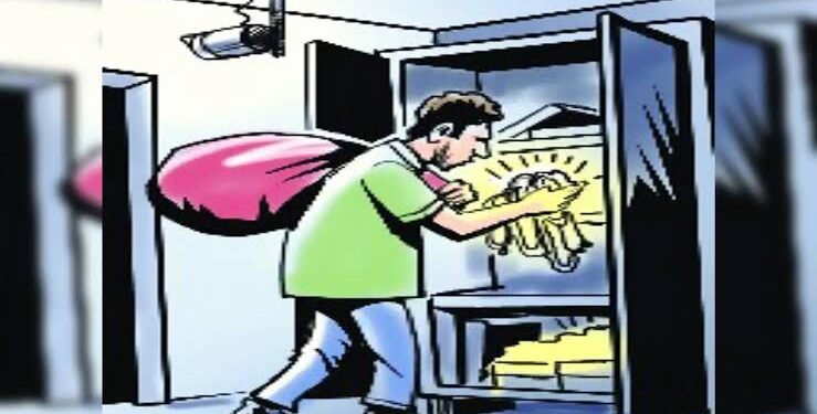 ಐದೇ ನಿಮಿಷದಲ್ಲಿ ಚಿನ್ನ ಕಣ್ಮರೆ : ಚಾಲಾಕಿ ಕಳ್ಳರು