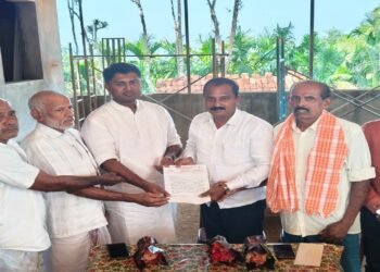 Karinja Sri Vanashastara Temple-Honorary Advisor Sri Rakshit Shivaram visited.