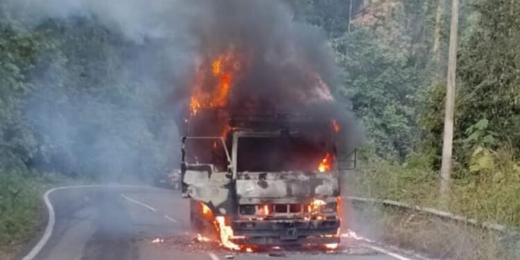 Kodagu: Lorry caught fire in Bellam morning: Accidental fire accident