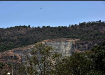 Are the quarries in the Mumbai area responsible for the increase in air pollution?
