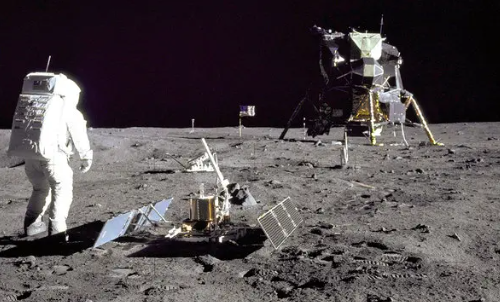 NASA will take historical objects to the moon!