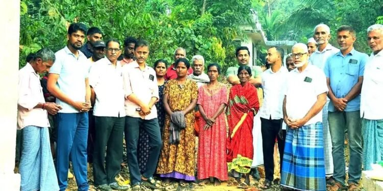 https://tulutimes.com/6546/mangaluru/muslim-youth-fro…an-elderly-dalit/