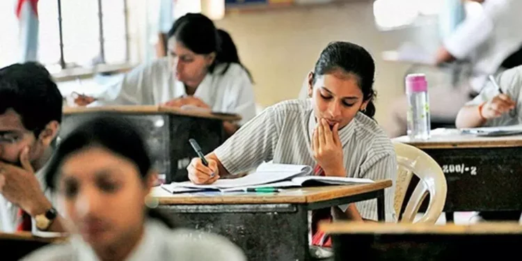 ಕರ್ನಾಟಕದಲ್ಲಿ ನಾಳೆಯಿಂದ ಎಸ್‌ಎಸ್‌ಎಲ್‌ಸಿ ಪರೀಕ್ಷೆ: 9 ಲಕ್ಷಕ್ಕೂ ಹೆಚ್ಚು ವಿದ್ಯಾರ್ಥಿಗಳು ಭಾಗವಹಿಸುವ ನಿರೀಕ್ಷೆ