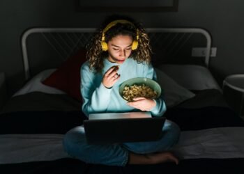 ತಡರಾತ್ರಿ ಸ್ನ್ಯಾಕಿಂಗ್ ತಪ್ಪಿಸಲು ಇಲ್ಲಿದೆ ಬೆಸ್ಟ್ ಪ್ಲಾನ್ !