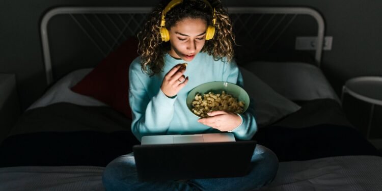 ತಡರಾತ್ರಿ ಸ್ನ್ಯಾಕಿಂಗ್ ತಪ್ಪಿಸಲು ಇಲ್ಲಿದೆ ಬೆಸ್ಟ್ ಪ್ಲಾನ್ !