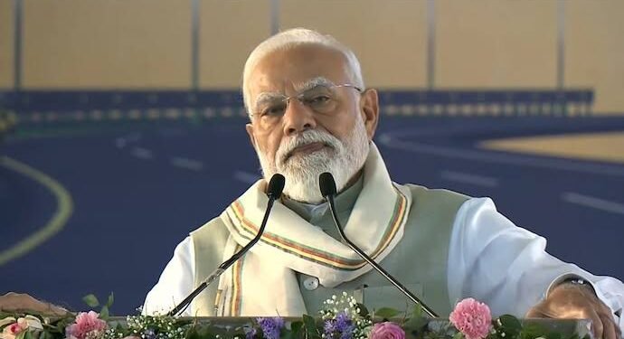 ಕೊಲ್ಕತ್ತಾದಲ್ಲಿ ನರೇಂದ್ರ ಮೋದಿ 18,680 ಕೋಟಿ ರೂ. ಅಭಿವೃದ್ಧಿ ಯೋಜನೆಗಳಿಗೆ ಚಾಲನೆ