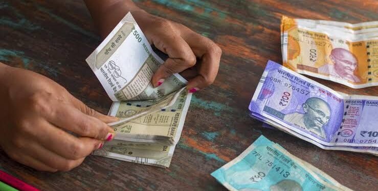 ಡಾಲರ್ ಎದುರು ರೂಪಾಯಿ ಐತಿಹಾಸಿಕ ಕುಸಿತ