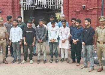 ಗಂಗಾ ನದಿ ದೋಣಿಯ ಮೇಲೆ ಇಫ್ತಾರ್ ಕೂಟ ನಡೆಸಿ ಬಿರಿಯಾನಿ ಸೇವನೆ : 14 ಮಂದಿ ಬಂಧನ