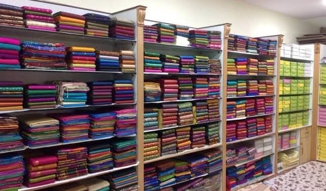 ಮೈಸೂರು ಸಿಲ್ಕ್ ಸೀರೆಗಳಿಗೆ ಭಾರೀ ಬೇಡಿಕೆ: ಆನ್‌ಲೈನ್ ಮಾರಾಟ ತಾತ್ಕಾಲಿಕ ಸ್ಥಗಿತ