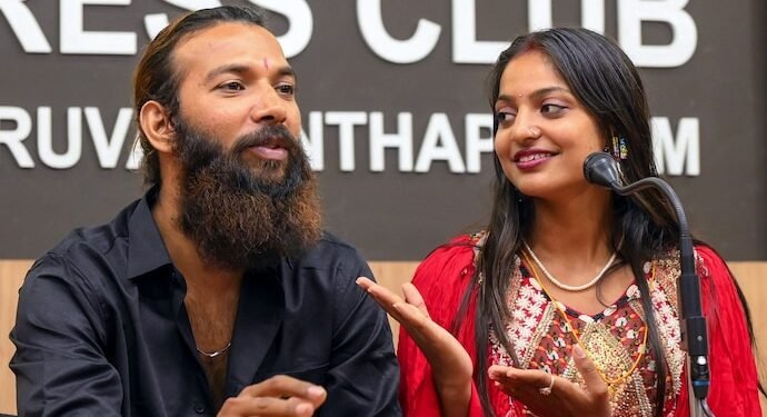 ಮೊನಾಲಿಸಾ ಕುಟುಂಬದಲ್ಲಿ ಹೆಚ್ಚಿದ ಆತಂಕ : ಮಗಳನ್ನು ಸಂಪರ್ಕಿಸಲಾಗದೆ ಕಂಗಾಲಾದ ತಾಯಿ