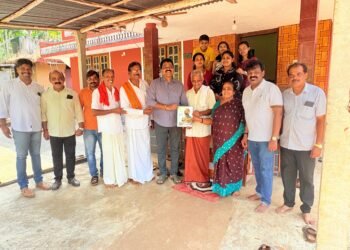 ಕೇರಳದ ಮಂಜೇಶ್ವರ ವಿಧಾನಸಭಾ ಕ್ಷೇತ್ರ : ಬಿಜೆಪಿ ಅಭ್ಯರ್ಥಿಯಿಂದ ಮನೆಮನೆಗೆ ತೆರಳಿ ಮತಯಾಚನೆ