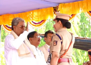 ಕರ್ನಾಟಕ ಪೊಲೀಸ್ ‘ಧ್ವಜ ದಿನ’ : 158 ಅಧಿಕಾರಿಗಳಿಗೆ ಸಿಎಂ ಗೌರವ, ಸೈಬರ್ ಅಪರಾಧದ ವಿರುದ್ಧ ಕಠಿಣ ಕ್ರಮಕ್ಕೆ ಕರೆ