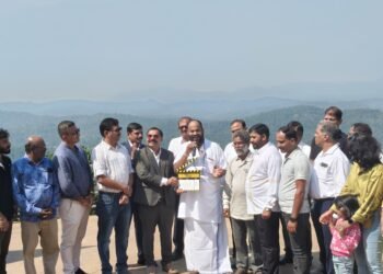 ಬಾಸುಮ ಕೊಡಗು ನಿರ್ದೇಶನದ ಹೊಸ ಚಿತ್ರಕ್ಕೆ ಮುಹೂರ್ತ ಕಾರ್ಯಕ್ರಮ : ಆರ್ಯವರ್ಧನ್ ಗುರೂಜಿ