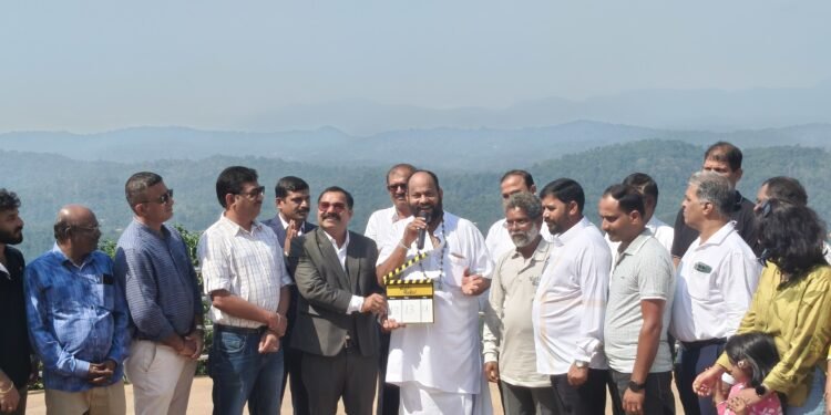 ಬಾಸುಮ ಕೊಡಗು ನಿರ್ದೇಶನದ ಹೊಸ ಚಿತ್ರಕ್ಕೆ ಮುಹೂರ್ತ ಕಾರ್ಯಕ್ರಮ : ಆರ್ಯವರ್ಧನ್ ಗುರೂಜಿ