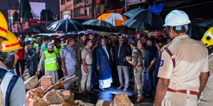 ಆಸ್ಪತ್ರೆ ಗೋಡೆ ಕುಸಿತ ದುರಂತ: ಎಂಜಿನಿಯರ್ ಅಮಾನತು – ಸಿಎಂ ಕಠಿಣ ಕ್ರಮ