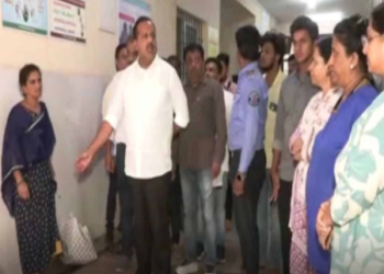 Health Minister U.T. Khader inspects Jayanagar Hospital