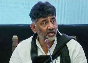 ಒತ್ತಡಕ್ಕೆ ಮಣಿಯಬೇಡಿ, ಕಾನೂನಿನ ಪ್ರಕಾರ ಕೆಲಸ ಮಾಡಿ : ಅಧಿಕಾರಿಗಳಿಗೆ ಸಿಎಂ ಡಿ.ಕೆ.ಶಿ ಸಂದೇಶ