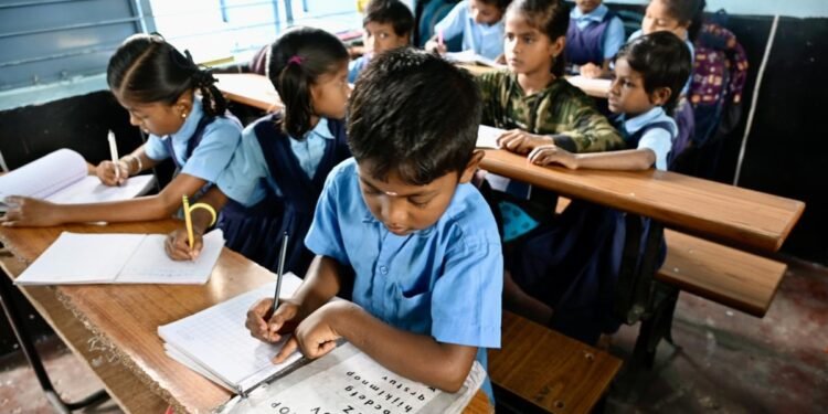 ದಕ್ಷಿಣ ಕನ್ನಡ–ಉಡುಪಿ ಸರ್ಕಾರಿ ಶಾಲೆಗಳಿಗೆ ಅತಿಥಿ ಶಿಕ್ಷಕರೇ ಆಸರೆ; 2,998 ಶಿಕ್ಷಕರ ಹುದ್ದೆಗಳು ಖಾಲಿ