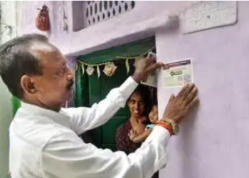 Visit voters' homes and distribute forms: Strict orders to officials.
